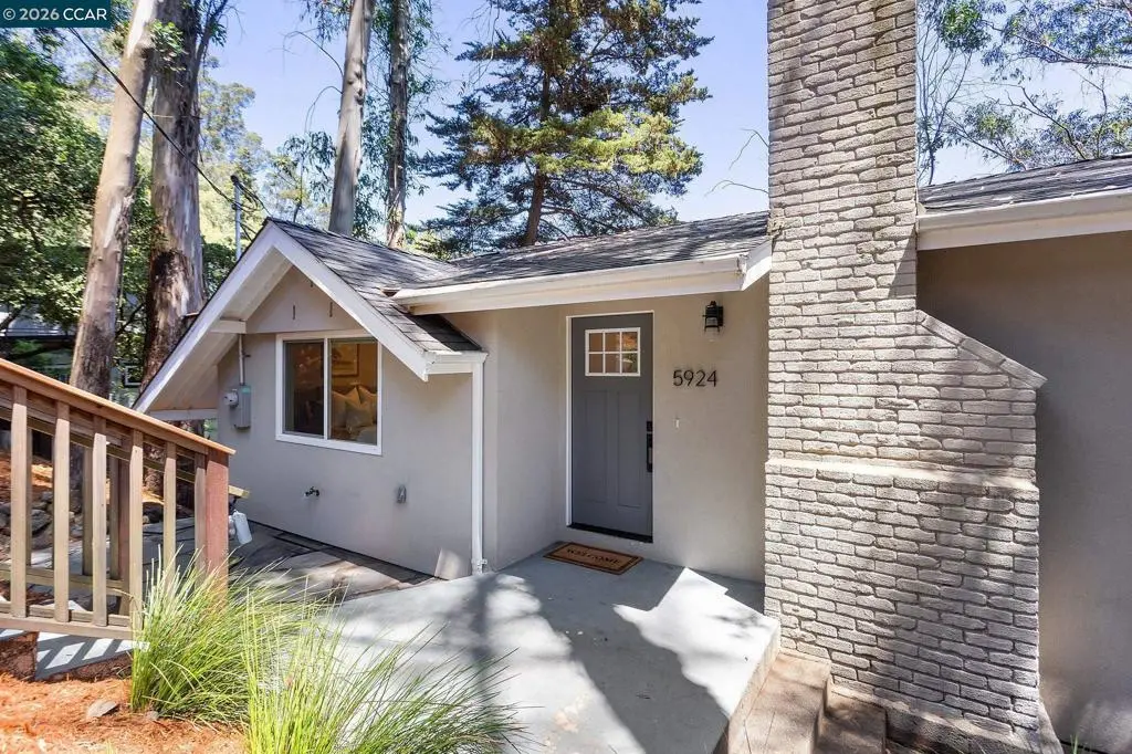 Single Family Residence for sale at 5924 Balboa Dr, Oakland, CA featuring 2 beds and 2 baths