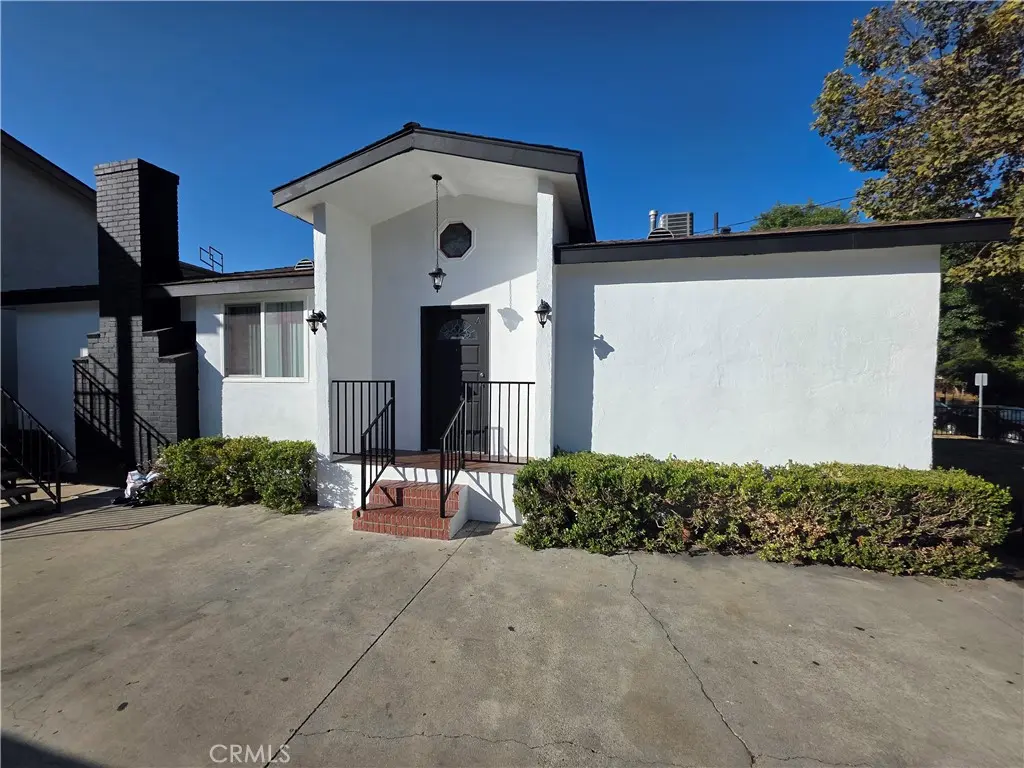 260 W Linden Avenue A, Burbank, CA — listing photo 1