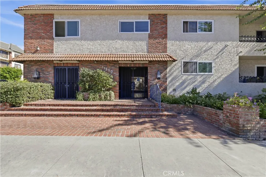 Condominium for sale at 11550 Nebraska Avenue 204, Los Angeles, CA featuring 1 bed and 1 bath