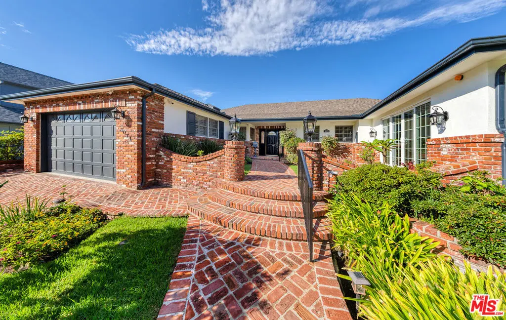 Single Family Residence for rent at 3071 Mcconnell Drive, Los Angeles, CA featuring 4 beds and 4 baths