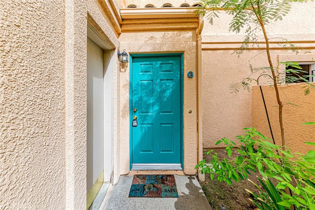 18862 Vista Del Canon G, Newhall, CA — listing photo 1