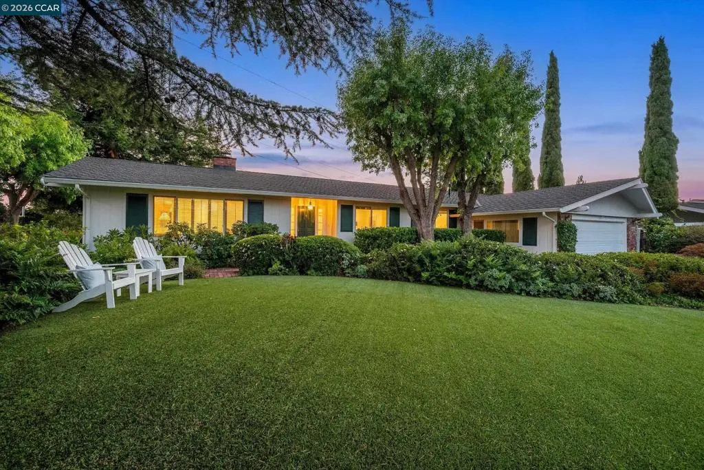 Single Family Residence for sale at 26 Ravenhill Ln, Moraga, CA featuring 4 beds and 2 baths