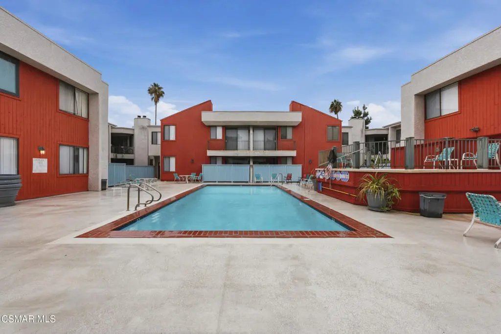 7211 Cozycroft Avenue 23, Winnetka, CA — listing photo 1
