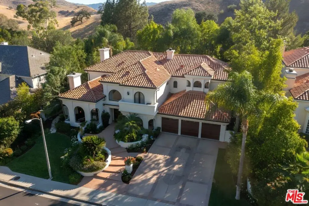 Single Family Residence for sale at 5209 Newcastle Lane, Calabasas, CA featuring 6 beds and 7 baths