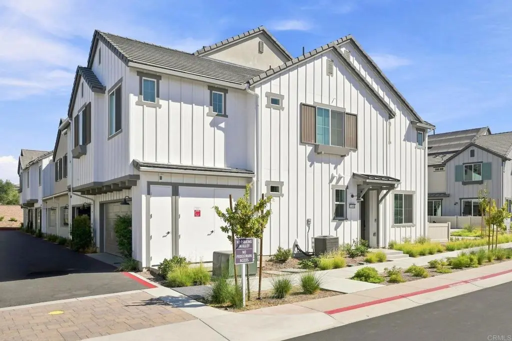 Condominium for sale at 32416 Brunello, Temecula, CA featuring 3 beds and 3 baths