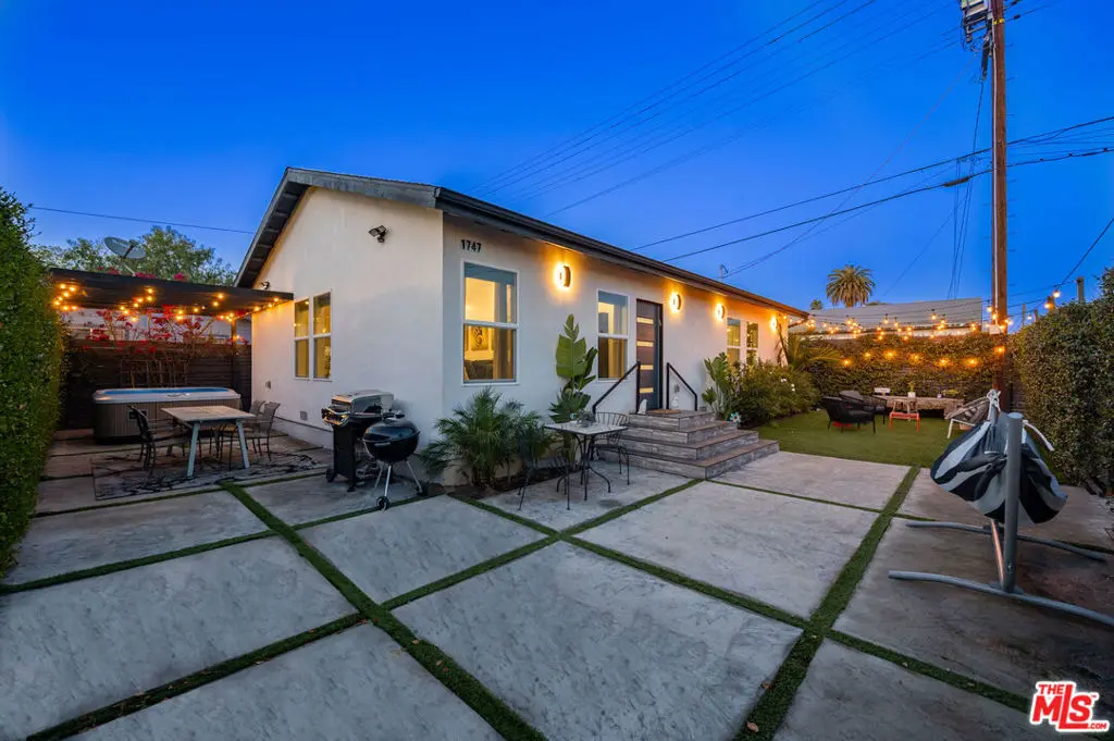 Residential Lease for rent at , Los Angeles, CA featuring 3 beds and 2 baths