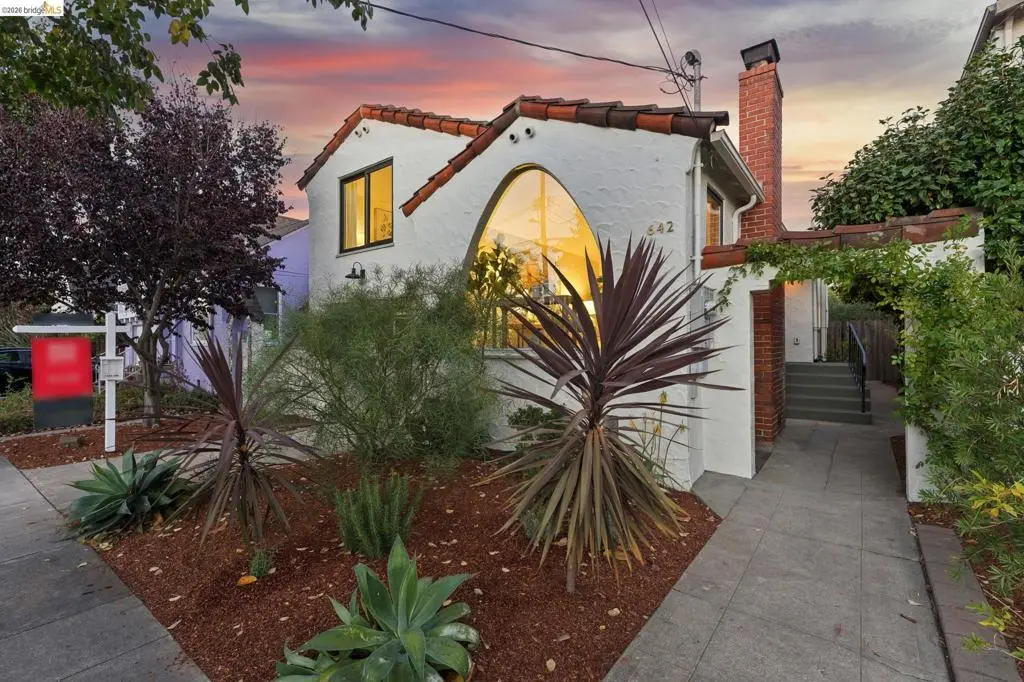 Single Family Residence for sale at 642 27Th St, Richmond, CA featuring 2 beds and 1 bath