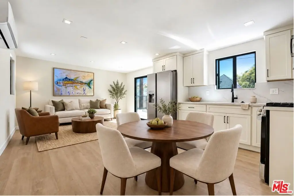 Residential Lease for rent at 1070 1/4 E Masselin Avenue, Los Angeles, CA featuring 1 bed and 1 bath