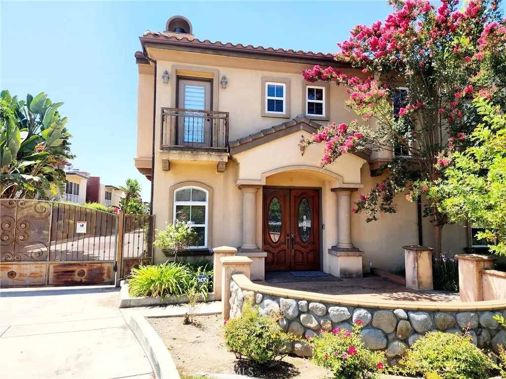 Single Family Residence for rent at 1016 W Huntington Drive A, Arcadia, CA featuring 3 beds and 4 baths