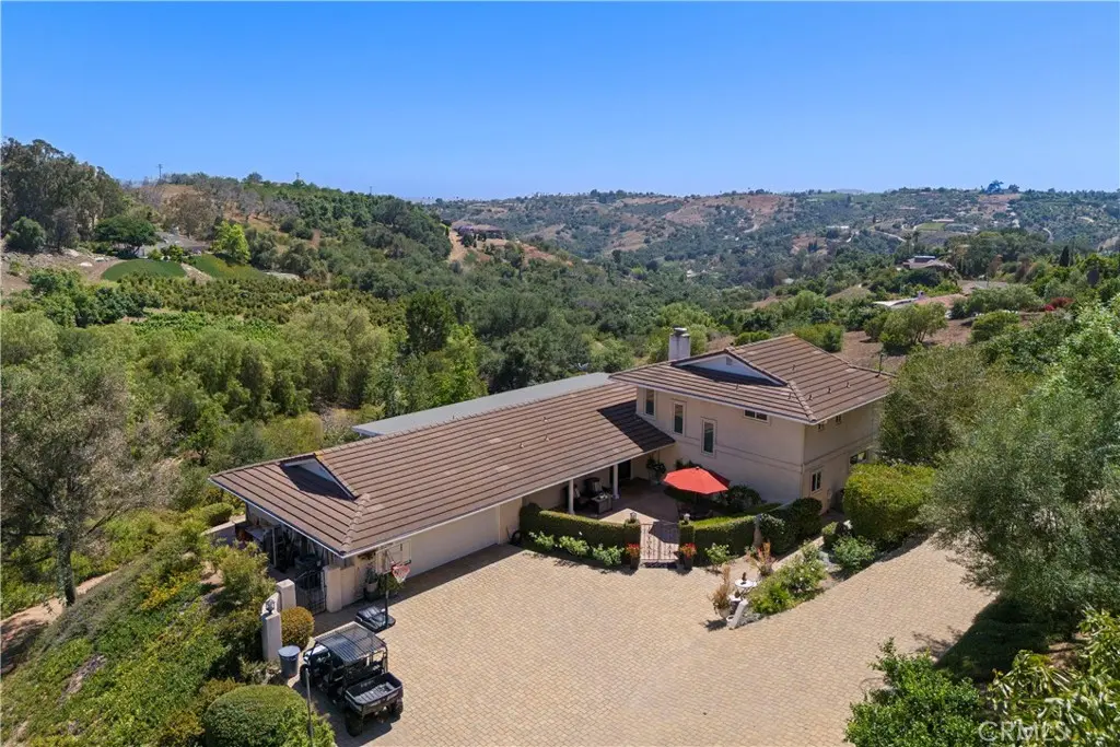 3237 Canonita Drive, Fallbrook, CA — listing photo 1