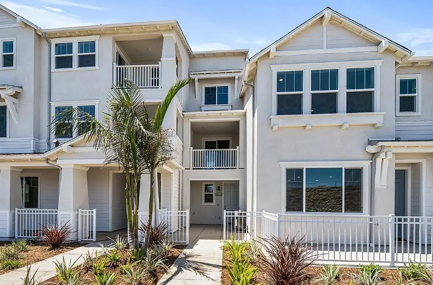 2472 Haley Point Drive 104, Ventura, CA — listing photo 1