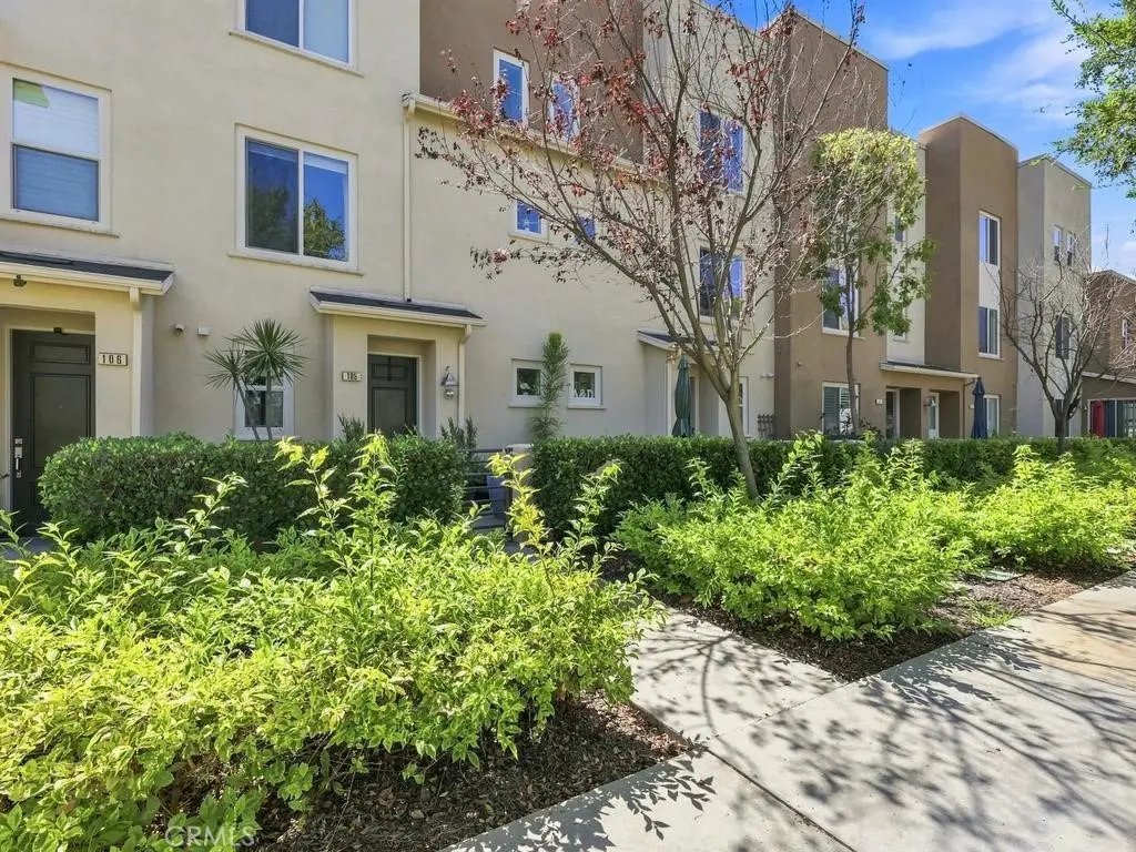 5440 Pacific Terrace 105, Hawthorne, CA — listing photo 1