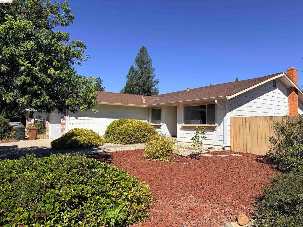 Single Family Residence for sale at 119 Clear Creek Ct, Martinez, CA featuring 4 beds and 2 baths
