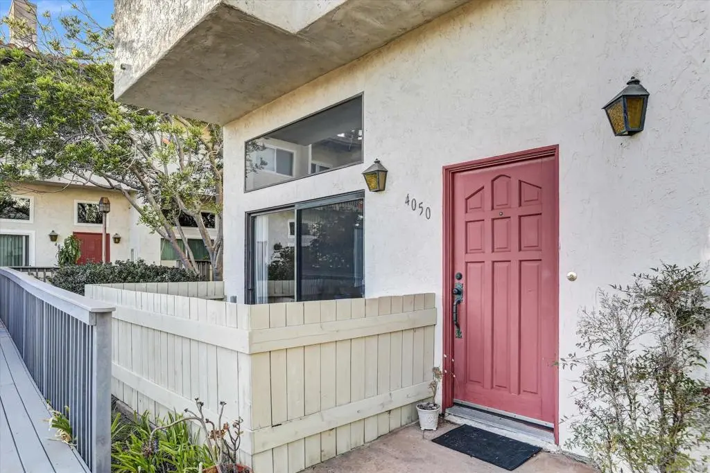 Townhouse for rent at 4050 La Jolla Village Drive, La Jolla, CA featuring 2 beds and 3 baths