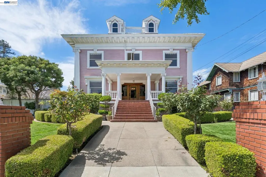 Single Family Residence for sale at 1105 Sherman St, Alameda, CA featuring 5 beds and 6 baths