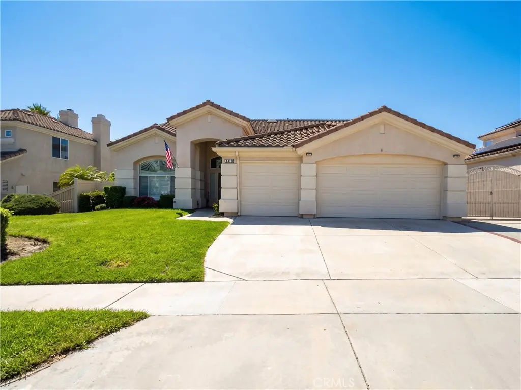 Single Family Residence for rent at 810 Clear Springs Drive, Corona, CA featuring 4 beds and 2 baths