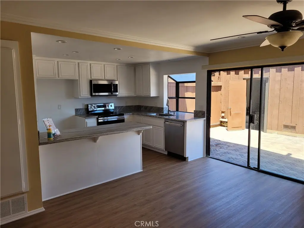 Residential Lease for rent at 2074 Mount Shasta, San Pedro, Los Angeles County, CA featuring 2 beds and 3 baths