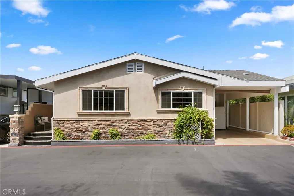 Residential Lease for rent at 142 Liberty, Newport Beach, Orange County, CA featuring 2 beds and 2 baths