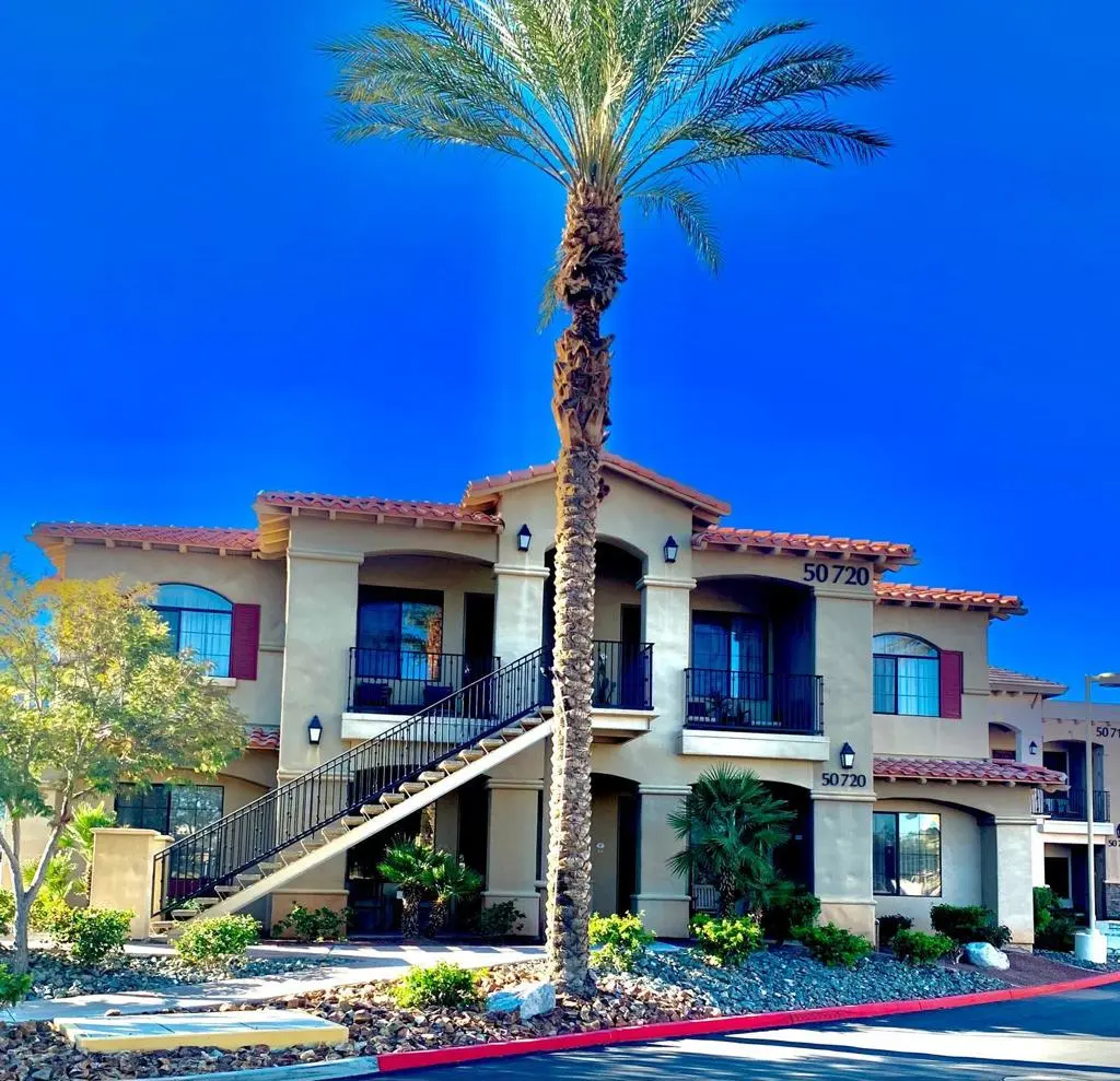Condominium for rent at 50720 Santa Rosa 5, La Quinta, CA featuring 1 bed and 1 bath