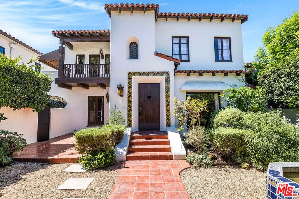 Condominium for rent at 337 N Croft Avenue, Los Angeles, CA featuring 3 beds and 2 baths
