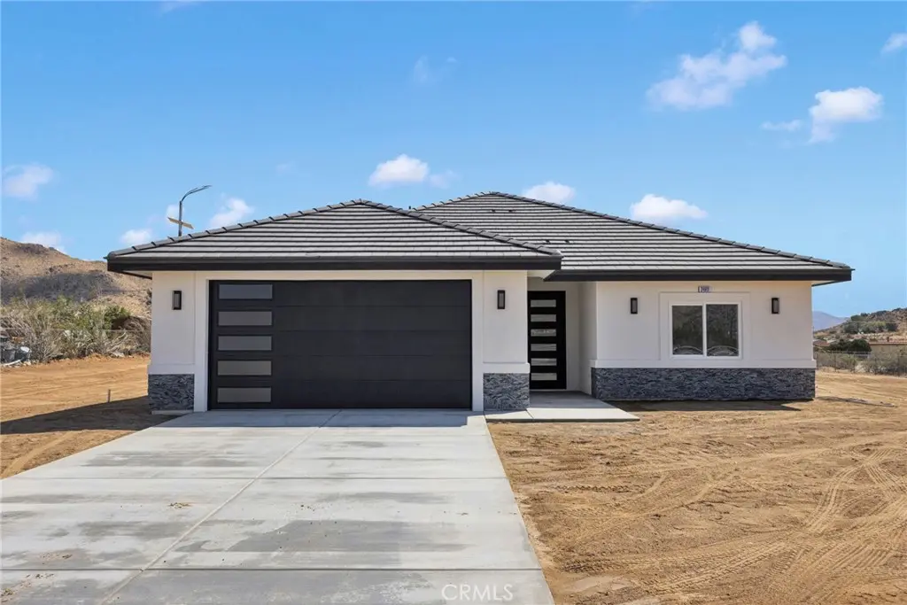 24911 VIA VISTA RD, Apple Valley, CA — listing photo 1
