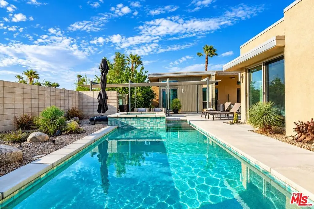 3010 N Avenida Caballeros, Palm Springs, CA — listing photo 1