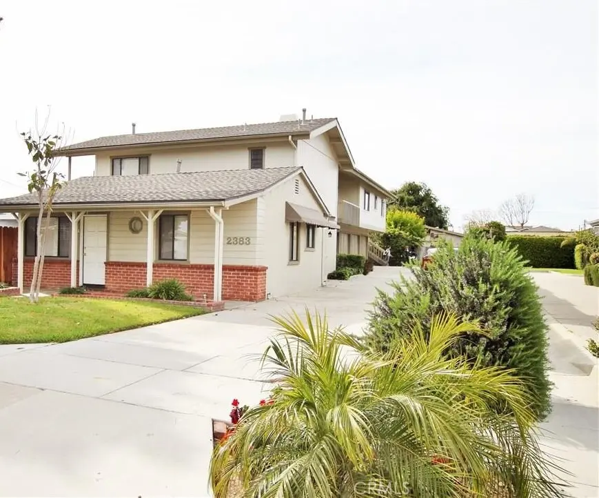 Duplex for rent at 2383 Carlton Place, Costa Mesa, CA featuring 3 beds and 4 baths
