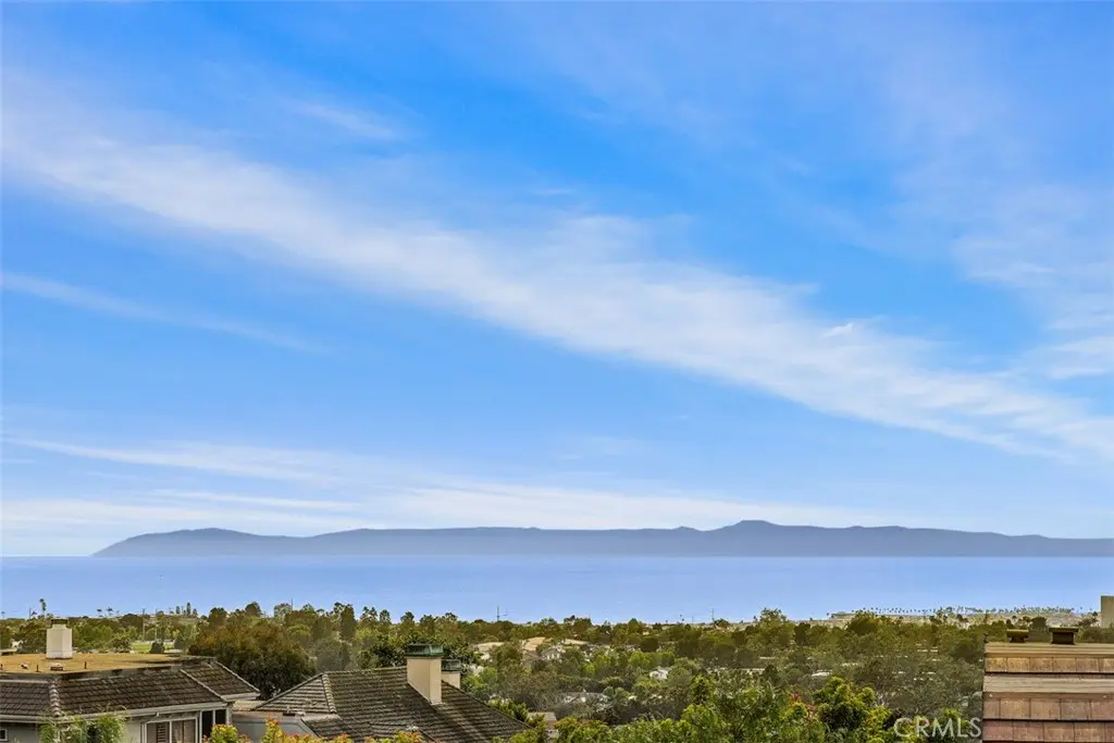 Condominium for rent at 39 Harbor Ridge, Newport Beach, CA featuring 5 beds and 4 baths