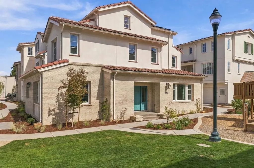Single Family Residence for sale at 5528 Maravilla Way, Newark, CA featuring 4 beds and 4 baths