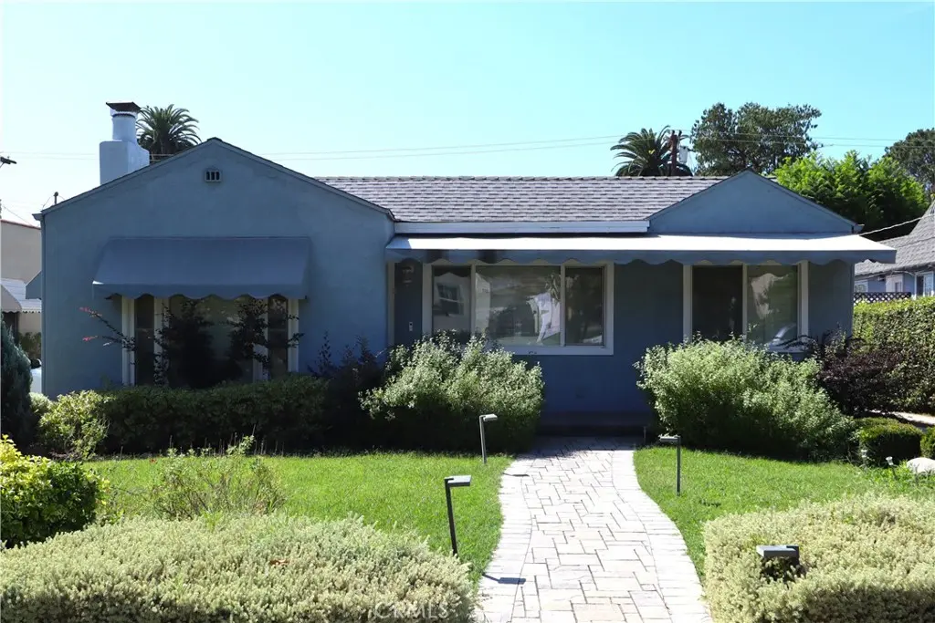 Single Family Residence for rent at 2174 Casa Grande Street, Pasadena, CA featuring 5 beds and 3 baths