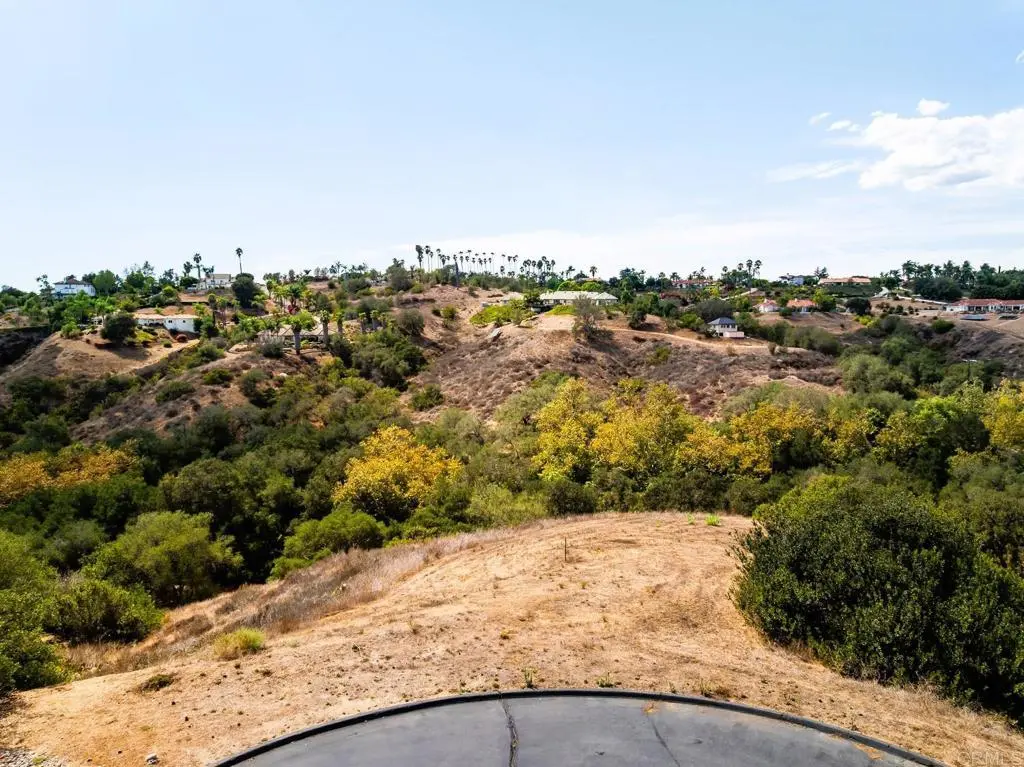2202 Calle Dos Lomas, Fallbrook, CA — listing photo 1