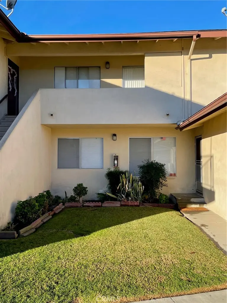 Quadruplex for rent at 1904 W Bayport, Anaheim, CA featuring 1 bed and 1 bath