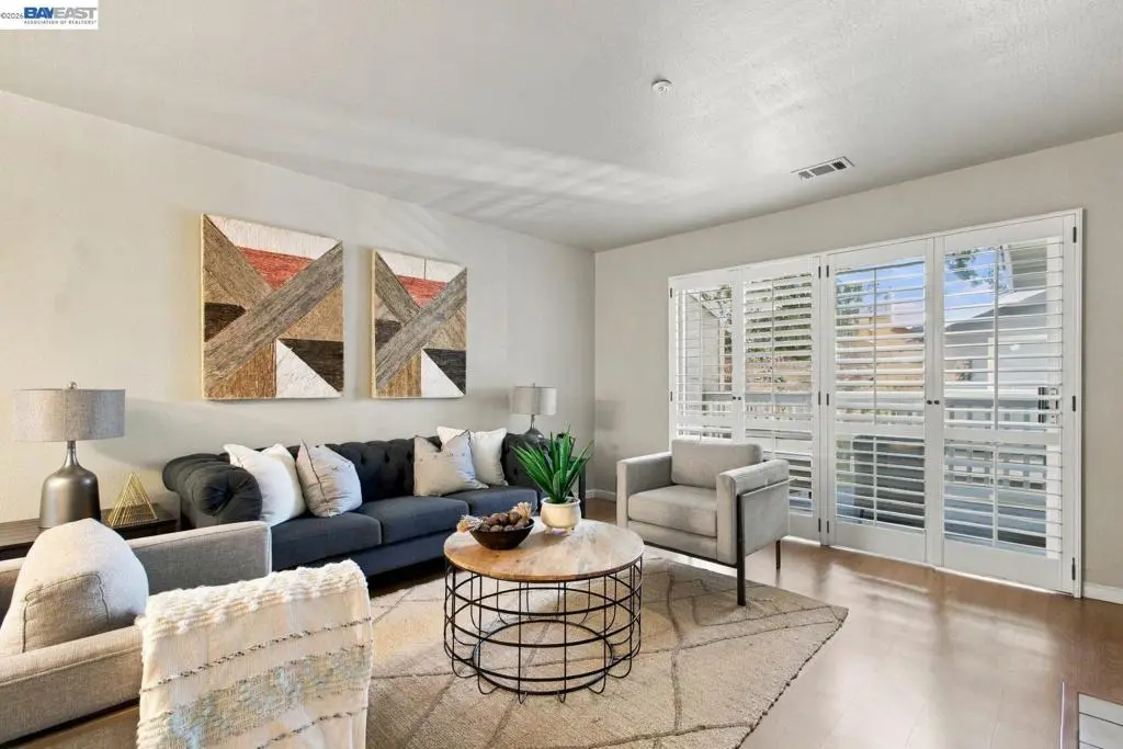 Condominium for sale at 2627 Oak Rd B, Walnut Creek, CA featuring 2 beds and 3 baths