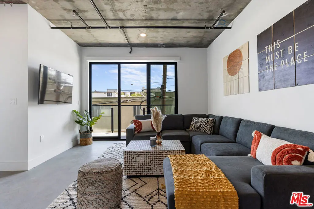 3800 Mentone Avenue 404, Culver City, CA — listing photo 1