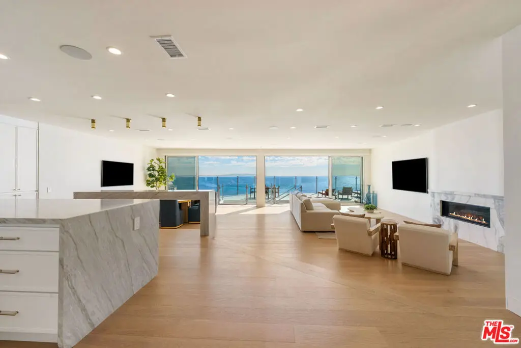 Single Family Residence for rent at 18254 Coastline Drive, Malibu, CA featuring 4 beds and 6 baths
