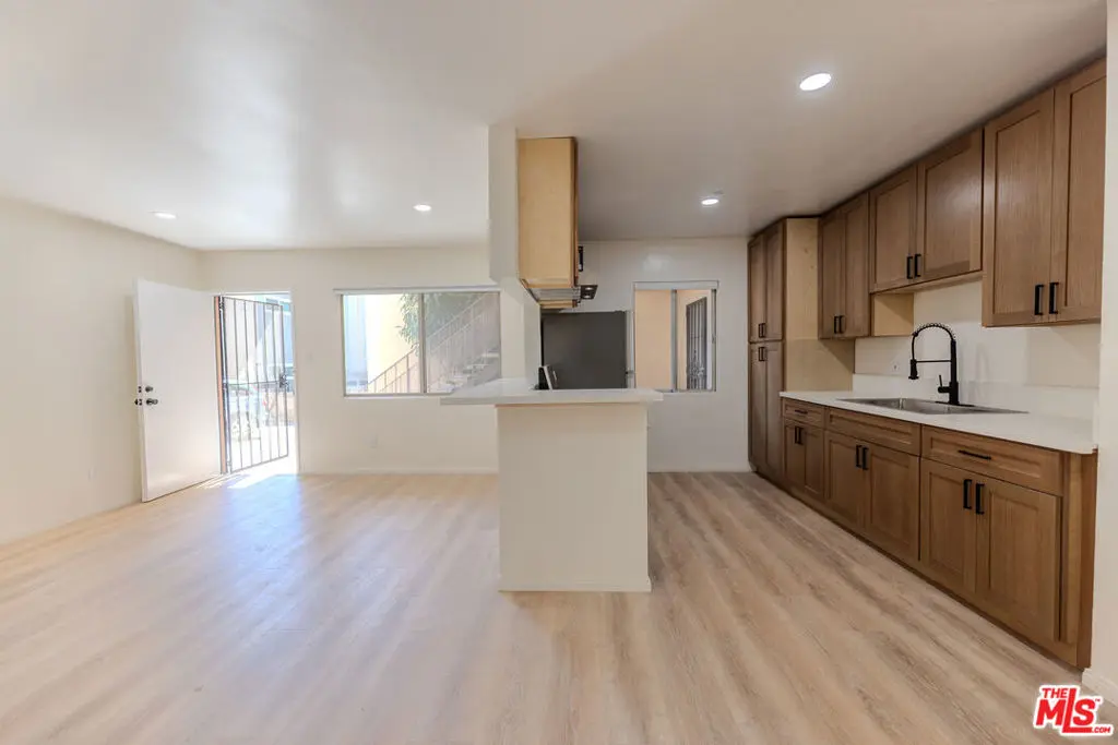 Condominium for rent at 1118 Waterloo Street 2, Los Angeles, CA featuring 2 beds and 1 bath