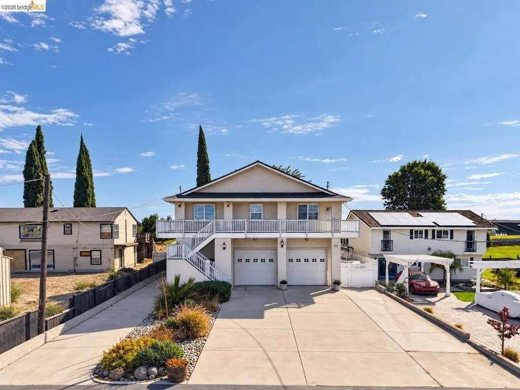 Single Family Residence for sale at 5600 Sandmound Blvd, Oakley, CA featuring 2 beds and 3 baths