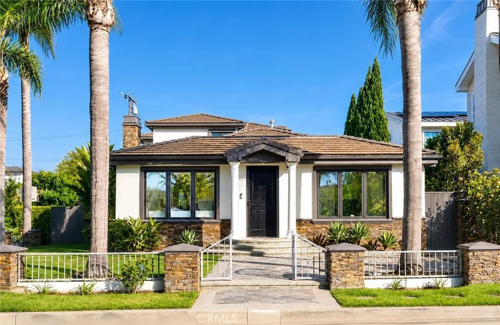 Single Family Residence for rent at 501 Aliso Ave., Newport Beach, CA featuring 5 beds and 5 baths
