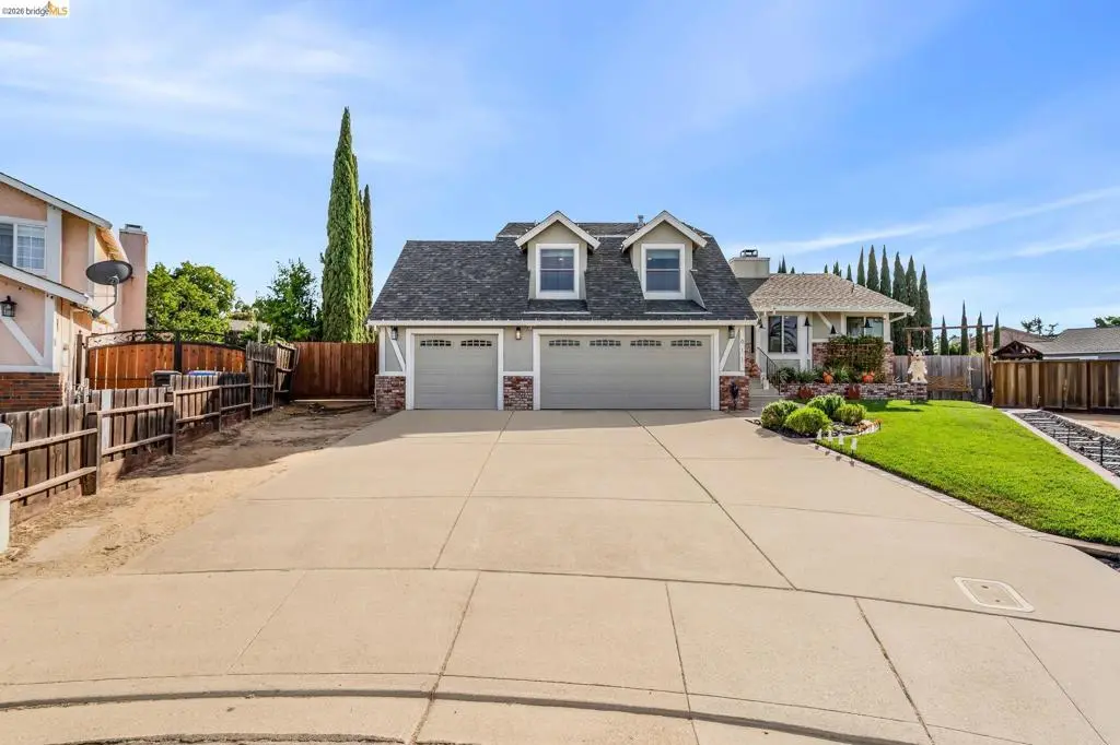 Single Family Residence for sale at 611 Woodbury Pl, Oakley, CA featuring 4 beds and 3 baths