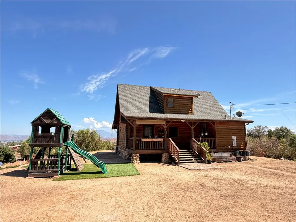 Single Family Residence for rent at 32600 Byers, Menifee, CA featuring 2 beds and 2 baths