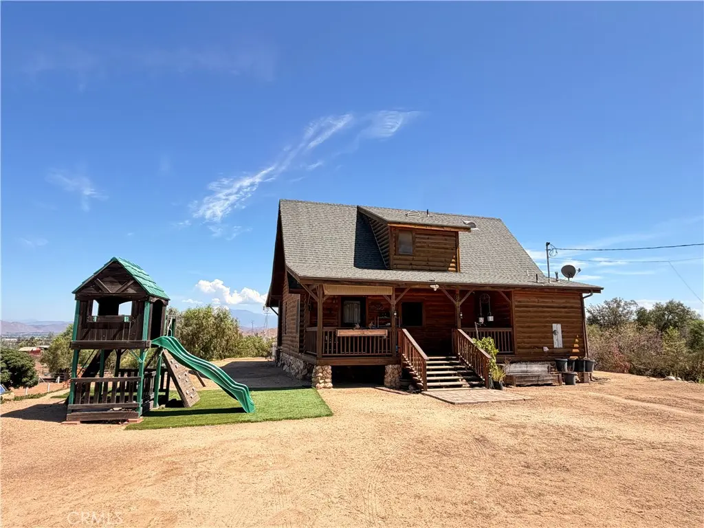 Residential Lease for rent at 32600 Byers, Menifee, Riverside County, CA featuring 2 beds and 2 baths