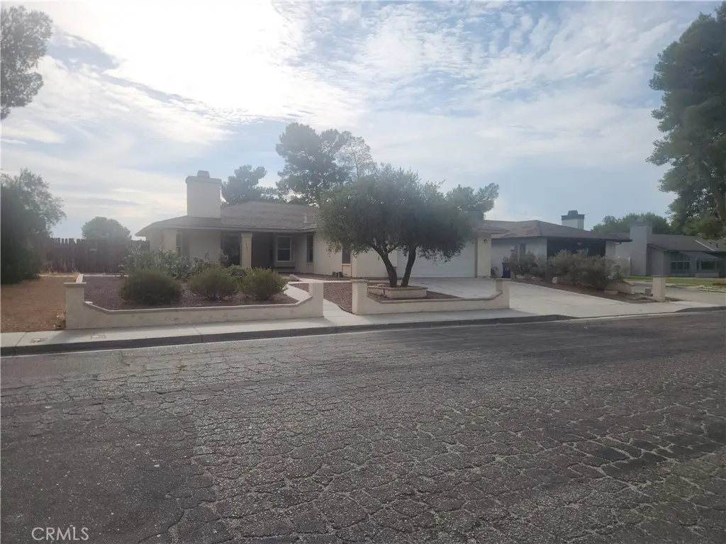 15071 Arlette Drive, Victorville, CA — listing photo 1