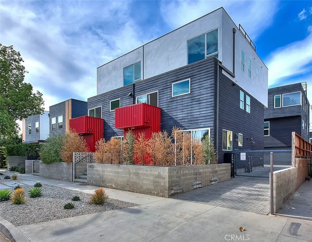 Single Family Residence for rent at 2925 S Cloverdale, Los Angeles, CA featuring 3 beds and 4 baths