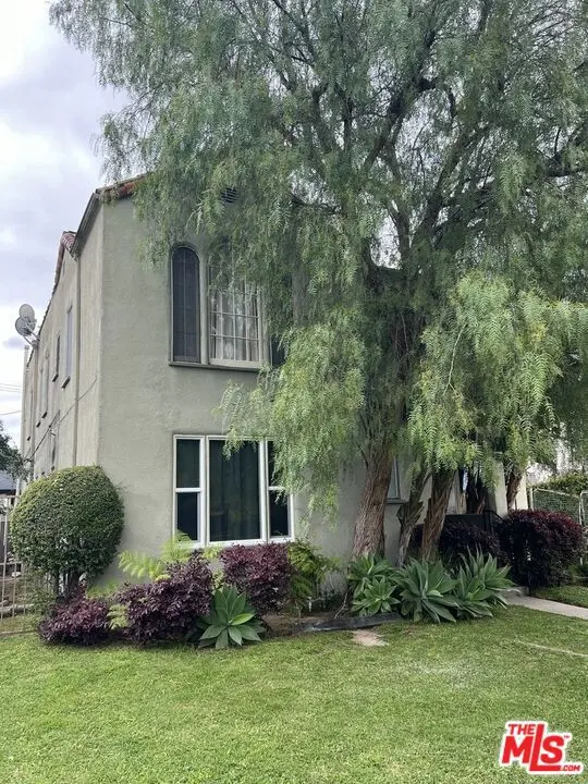 Condominium for rent at 1284 S Highland Avenue, Los Angeles, CA featuring 3 beds and 2 baths