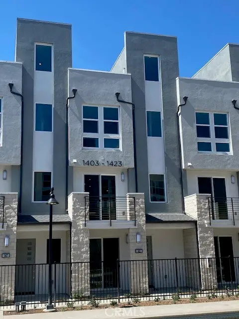 Condominium for rent at 1411 Cara Drive, Anaheim, CA featuring 3 beds and 4 baths