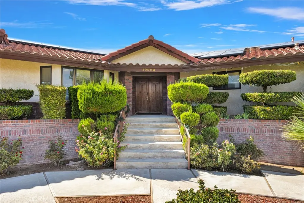 19924 Cronese, Apple Valley, CA — listing photo 1