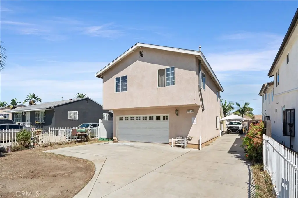 Duplex for sale at 227 E 110th, Los Angeles, CA