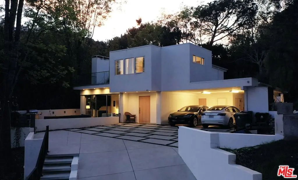 Single Family Residence for rent at 2690 Zorada Drive, Los Angeles, CA featuring 4 beds and 3 baths