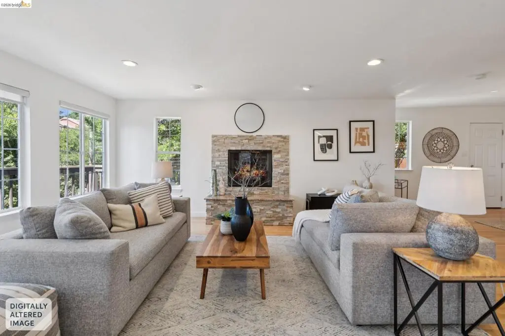 Single Family Residence for sale at 2170 Arrowhead Dr, Oakland, CA featuring 3 beds and 3 baths