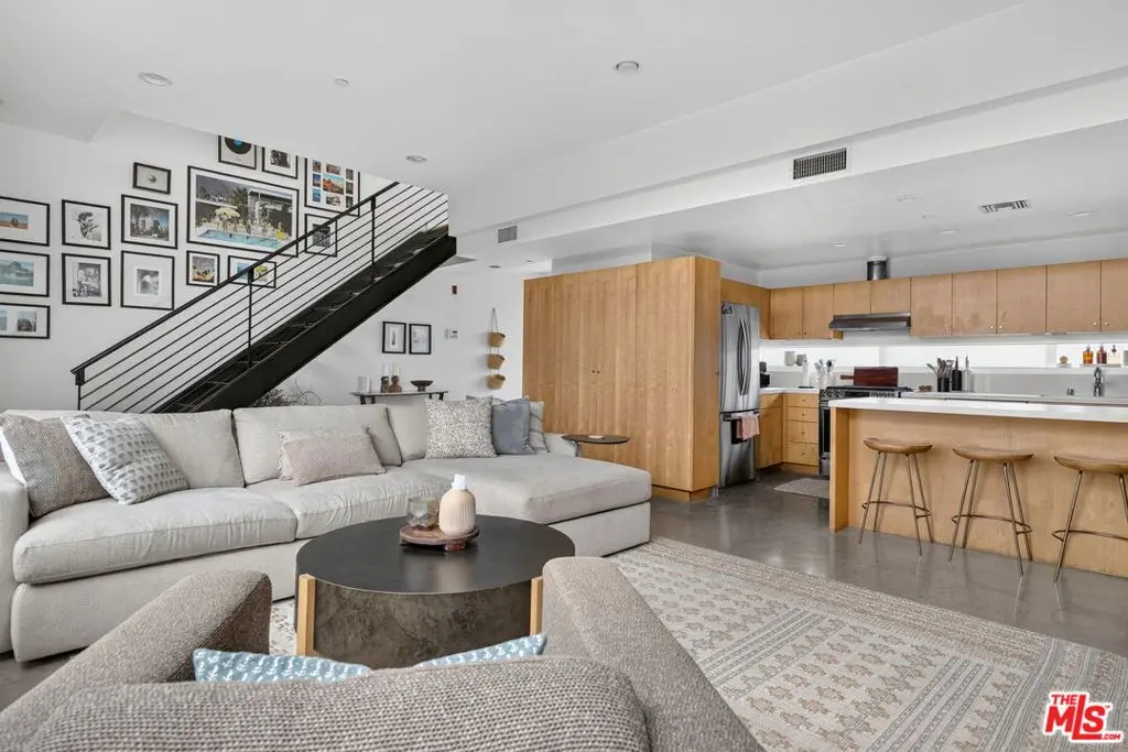 660 Rose Avenue 4, Venice, CA — listing photo 1
